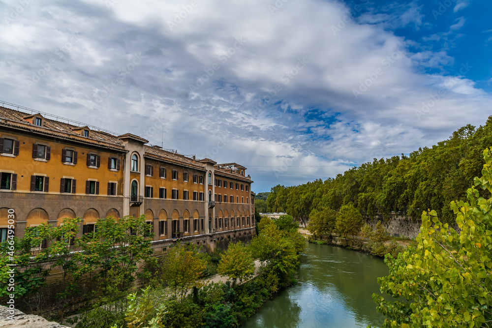 Roma – il fiume Tevere il cui corso attraversa tutta la città. 