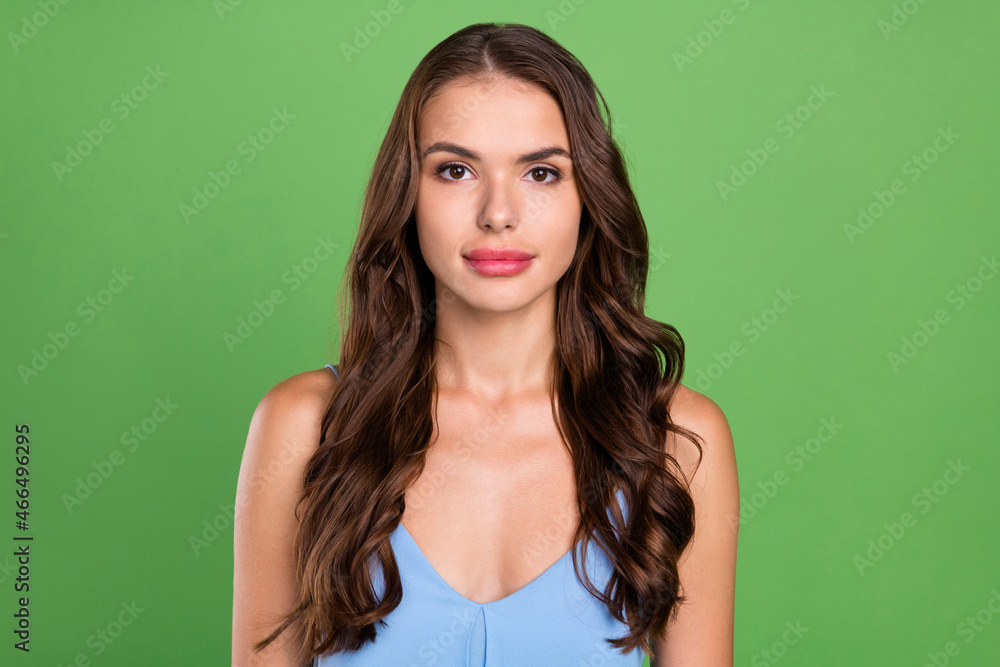 Photo of young attractive woman skin care salon therapy hydration pampering isolated over green color background Photo of young attractive woman skin care salon therapy hydration pampering isolated over green color background
