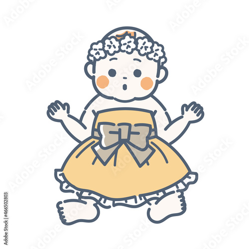 ベビードレスを着た赤ちゃん