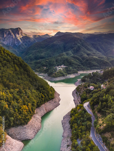 Tramonto in volo sul lago di Vagli