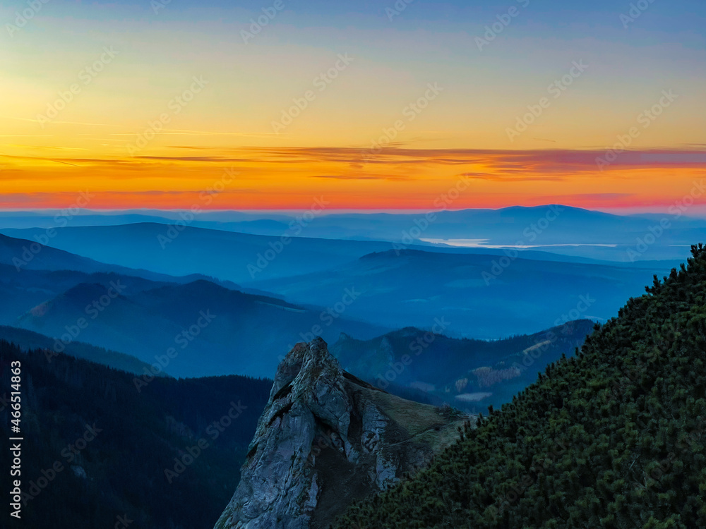Naklejka premium sunset in the mountains