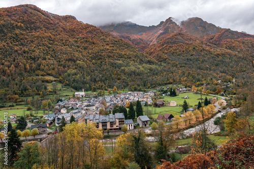 Aulus-les-Bains station hydrominérale petit village du département de l'Ariège photo