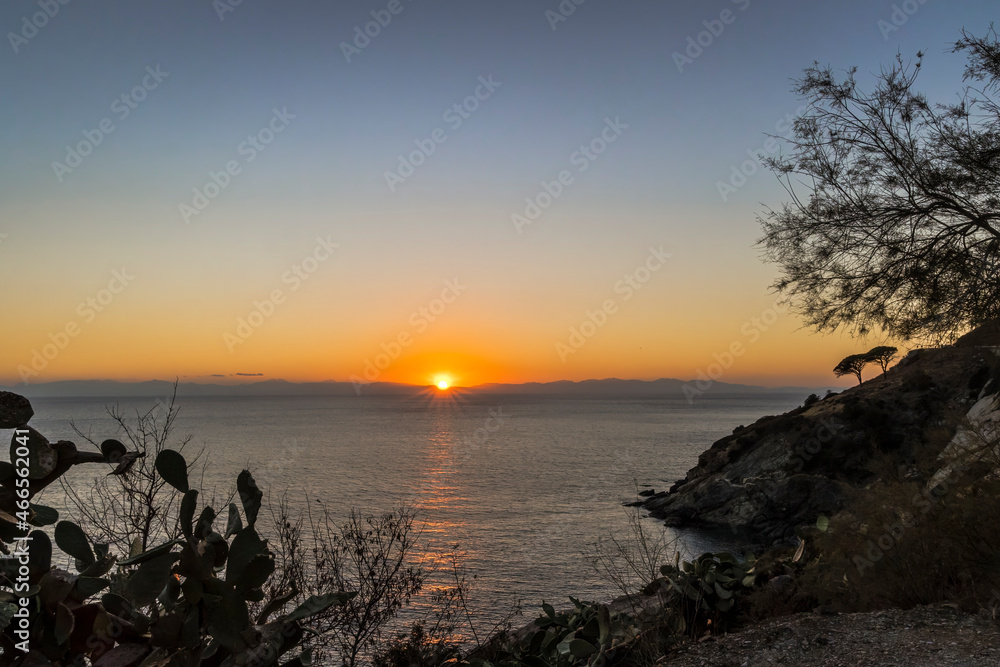 Obraz premium Sunset over the island of Corsica seen from Elba