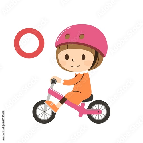 キックバイクに乗る女の子OK