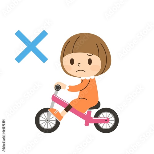 キックバイクに乗る女の子NG
