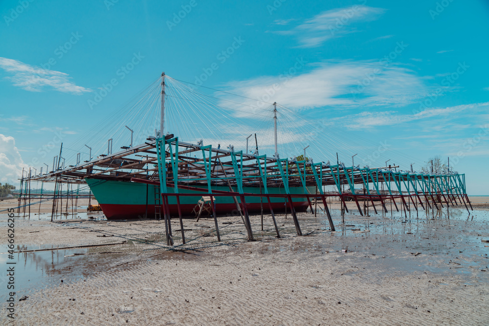 Chart ships that leaned on the shore at low tide Chart ships that leaned on the shore at low tide