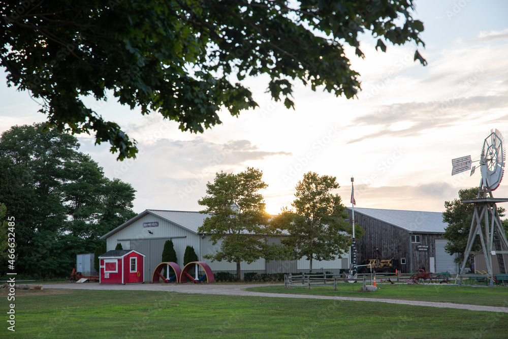 Obraz premium Farm Sunset