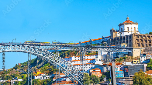 Ponte Dom Luís I, Fachwerk-Bogenbrücke , Metallbrücke  Porto am Rio Douro, Küstenstadt im Nordwesten Portugals,  prächtigen Brücken, Portwein, Altstadt mittelalterlichen Viertel Ribeira,  Flussufer