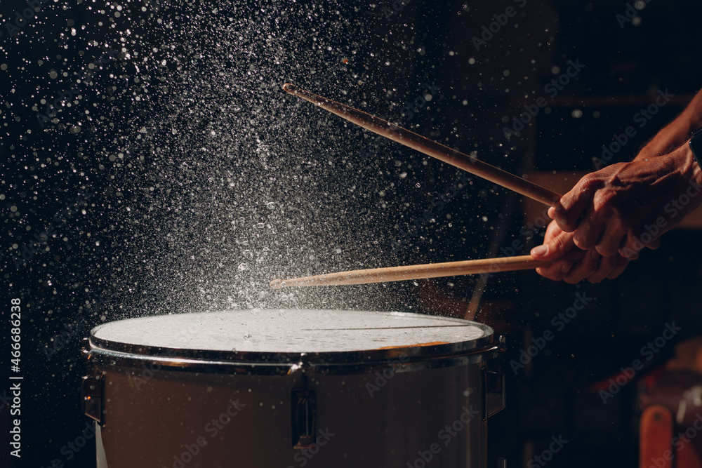 Close up drum sticks drumming hit beat rhythm on drum surface with splash water drops in air - obrazy, fototapety, plakaty 