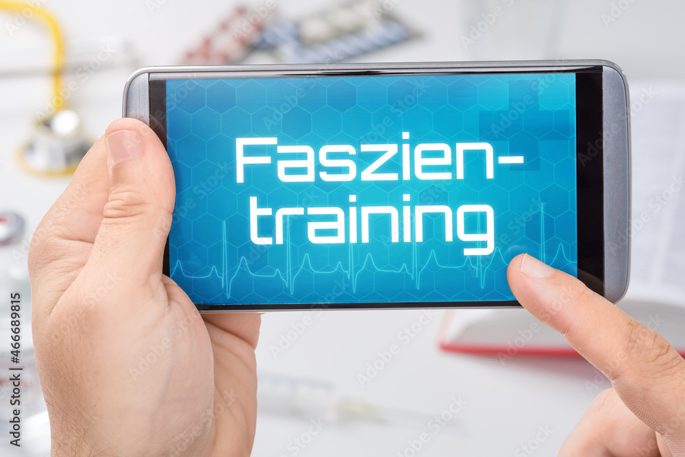 Smartphone mit dem Text Faszientraining auf dem Display Smartphone mit dem Text Faszientraining auf dem Display