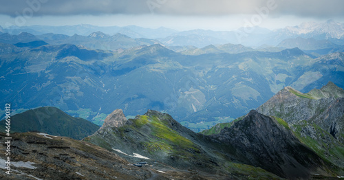 Fototapeta Naklejka Na Ścianę i Meble -  Mountains of the Austrian Alps during summer