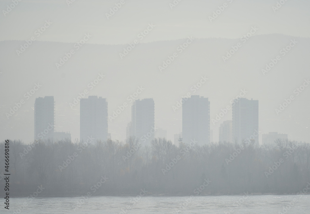 Naklejka premium the city is in a fog