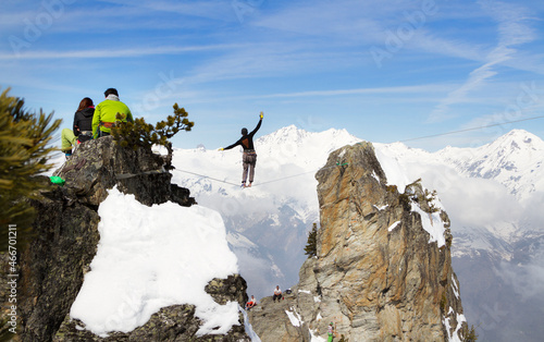 Obraz na płótnie Slakeline Funambule acrobate hiver Montagne