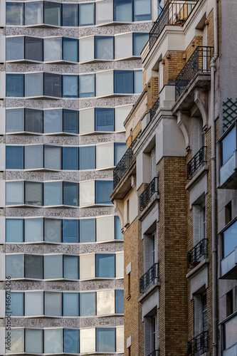 immeubles anciens et modernes à Paris