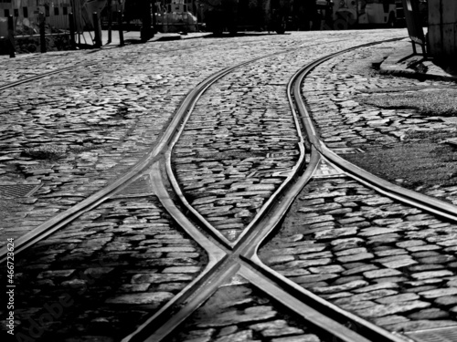 Straßenbahnschienen in der Altstadt von Lissabon