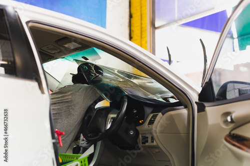 Wallpaper Mural Male specialist applying window tinting film on the car. Torontodigital.ca