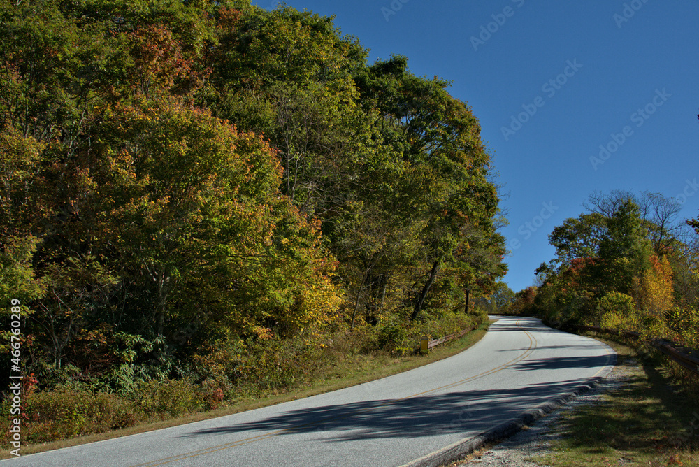Fototapeta premium Fall Colors on the Blue River Parkway