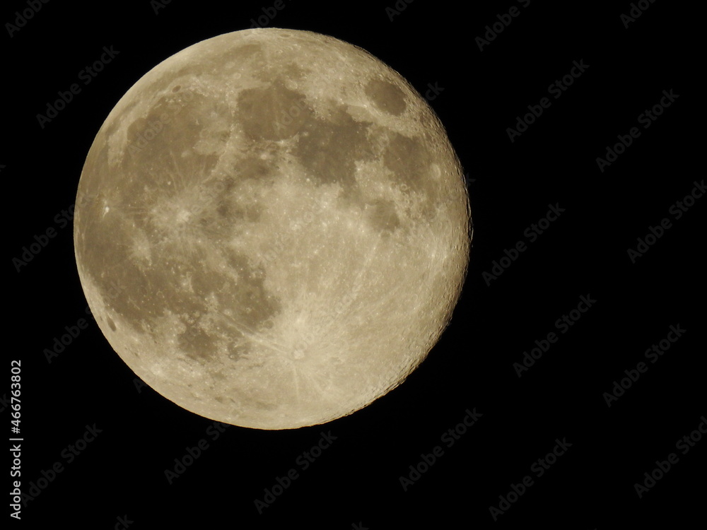Full Moon, It is an astronomical body that orbits planet Earth. Natural satellite Full Moon, It is an astronomical body that orbits planet Earth. Natural satellite