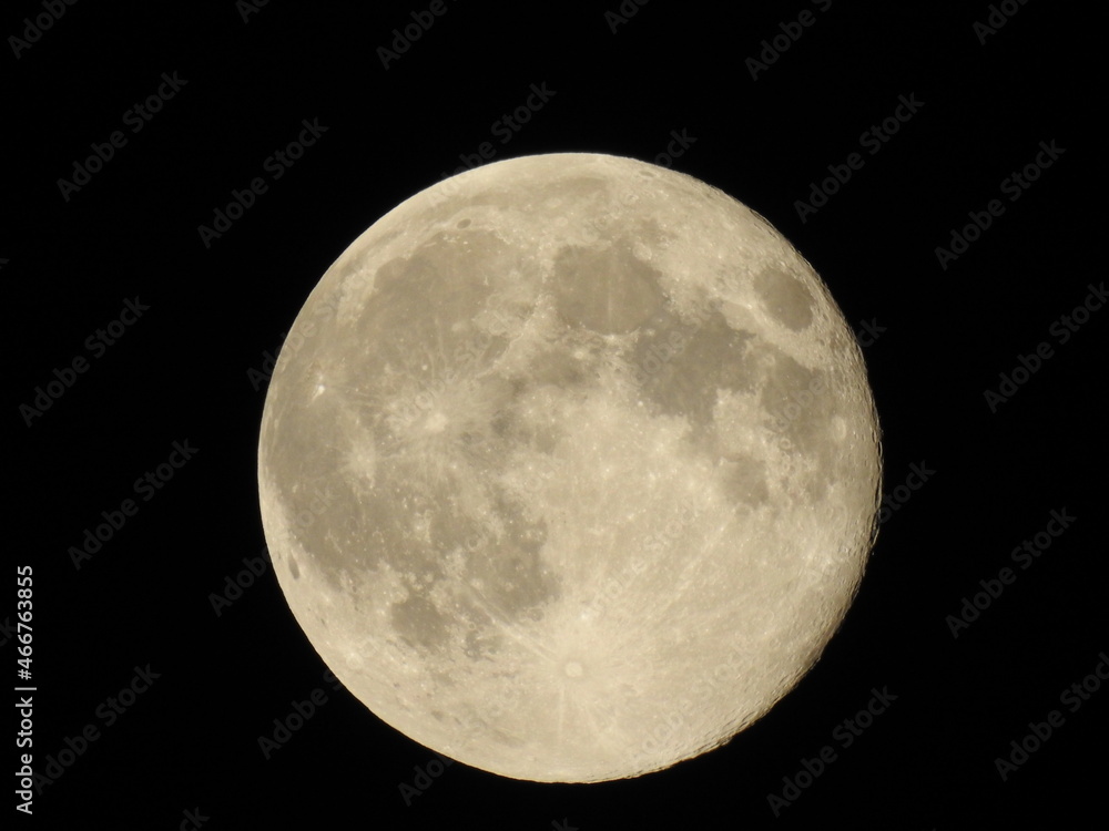 Full Moon, It is an astronomical body that orbits planet Earth. Natural satellite Full Moon, It is an astronomical body that orbits planet Earth. Natural satellite