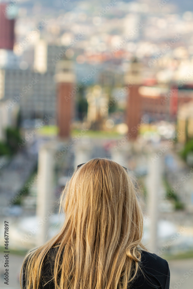 Fototapeta premium Unrecognizable back girl with blonde hair at the Montjuic viewpoint in Barcelona (Spain).