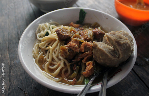 In Indonesia this food is called "Mie Ayam". December 2016.