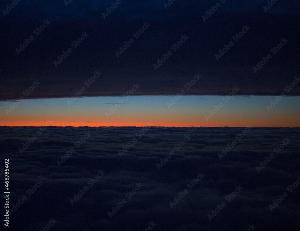 Fototapeta premium View of sunset from plane window