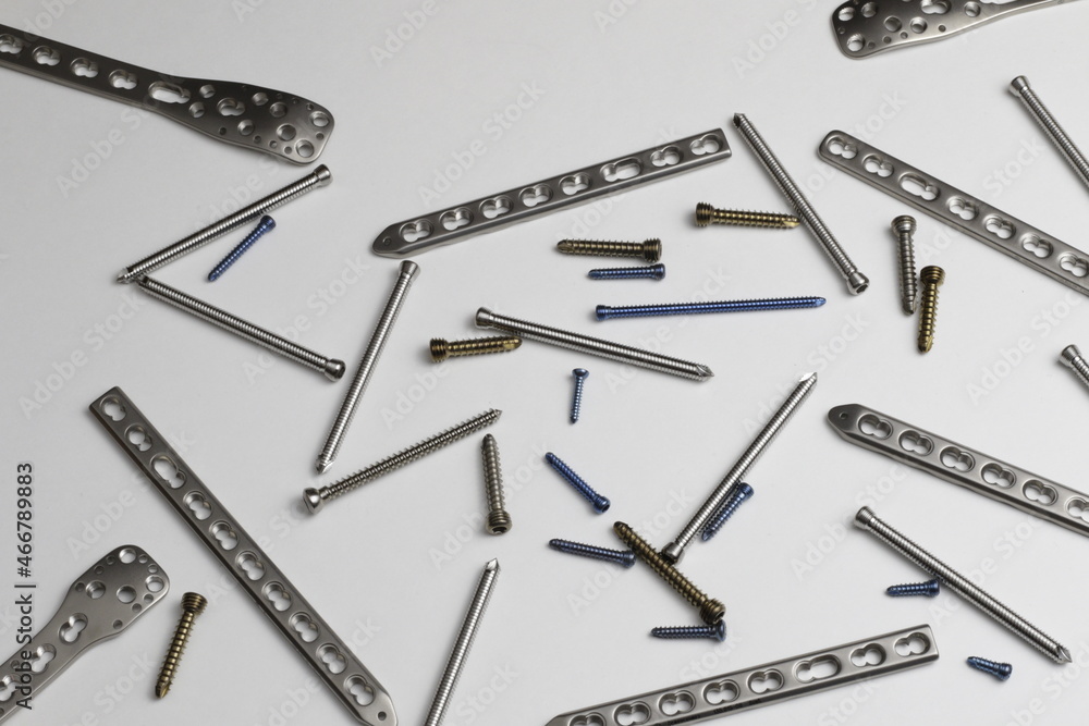 Surgical plates and instruments for osteosynthesis of bone fractures Surgical plates and instruments for osteosynthesis of bone fractures