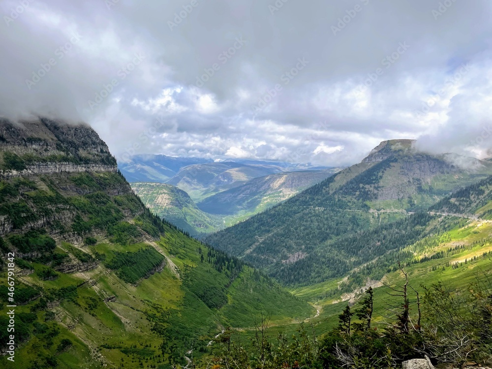 Naklejka premium Going to the Sun Road Glacier National Park