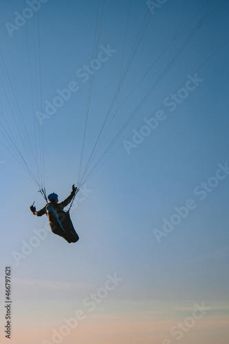 paraglider in the sky © Vasīlijs
