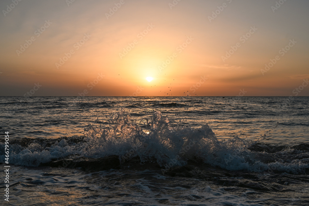 tramonto mare onde acqua 