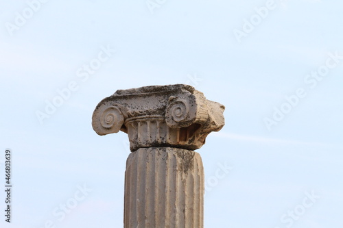 ancient greek column
