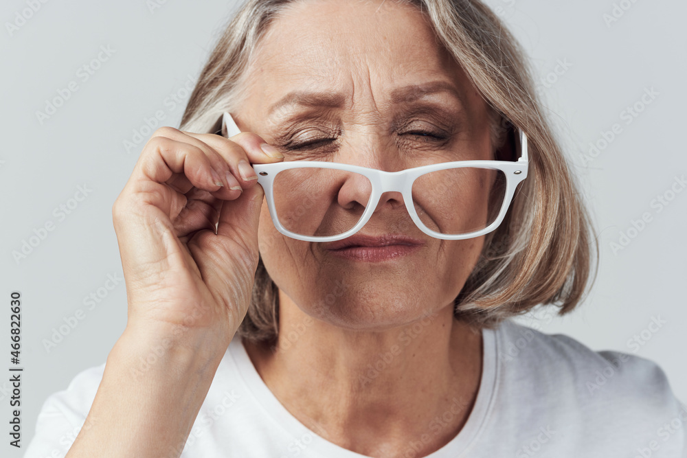 elderly woman with glasses poor eyesight lifestyle