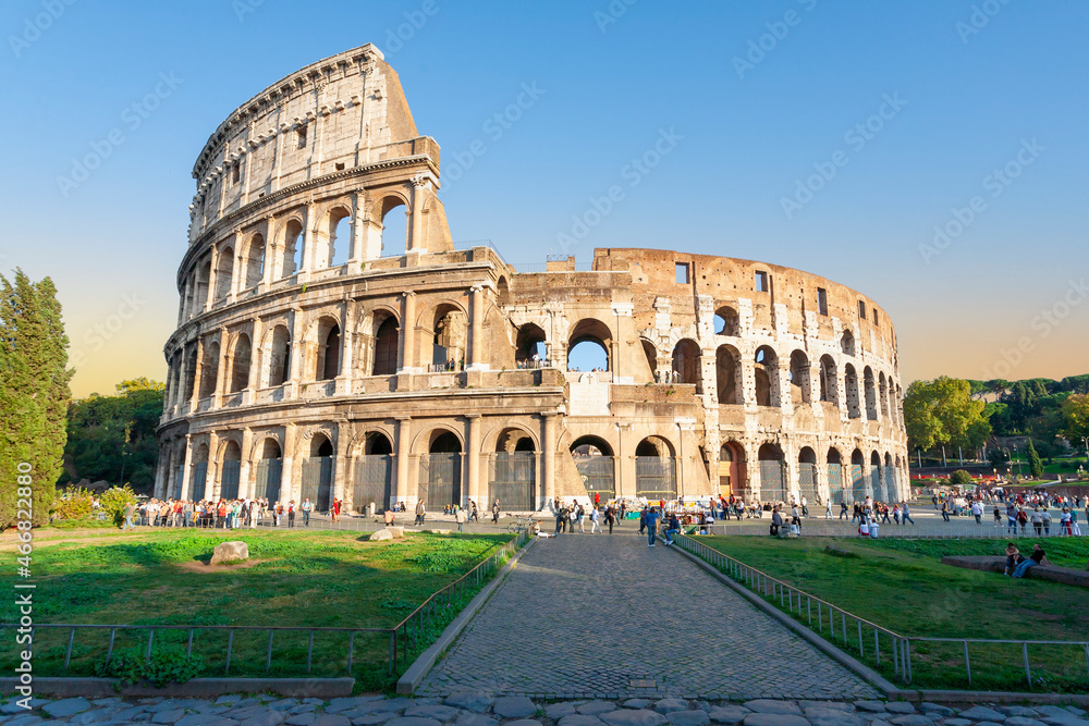 Obraz premium Coliseum with blue sky - Rome