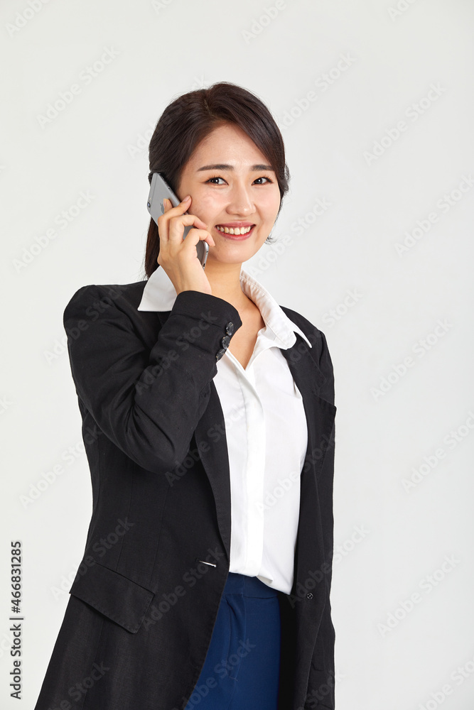 A business woman in her 30s who works on the phone on the move. A business woman in her 30s who works on the phone on the move.