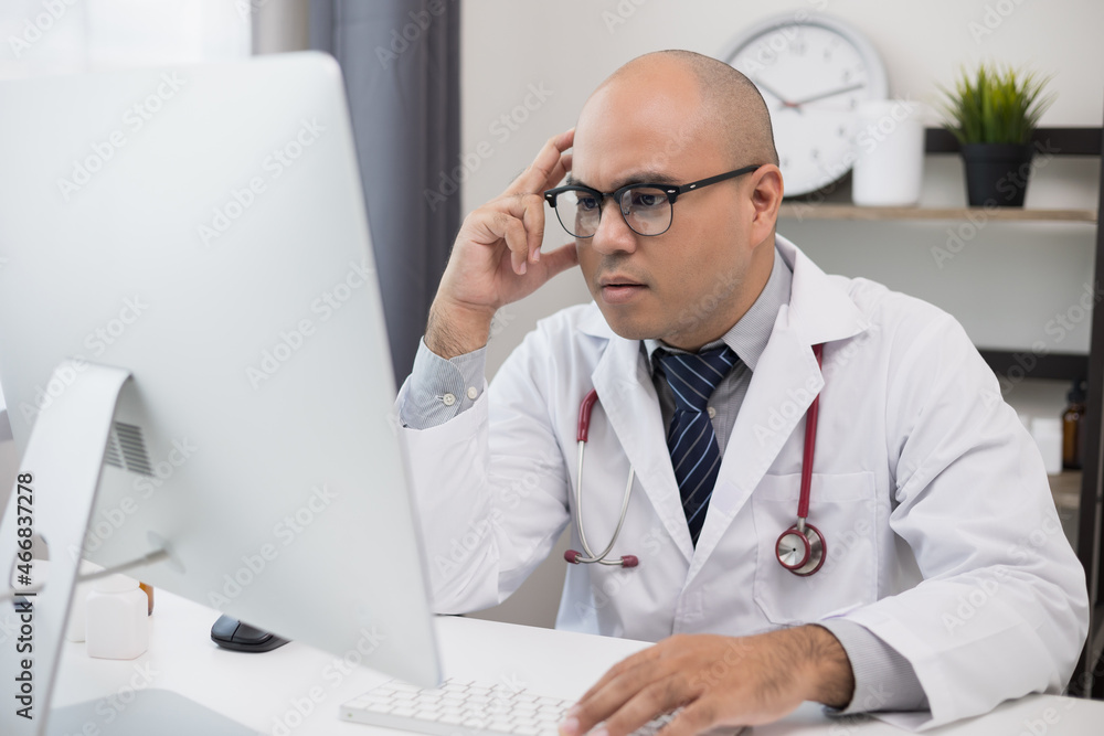 A doctor who works from home is thinking about treating his patients. He is very stressed and headache. He held meetings with patients online. A doctor who works from home is thinking about treating his patients. He is very stressed and headache. He held meetings with patients online.