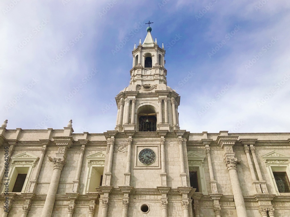 [Peru] scenery of Cathedral and beautiful blue sky (Arequipa)