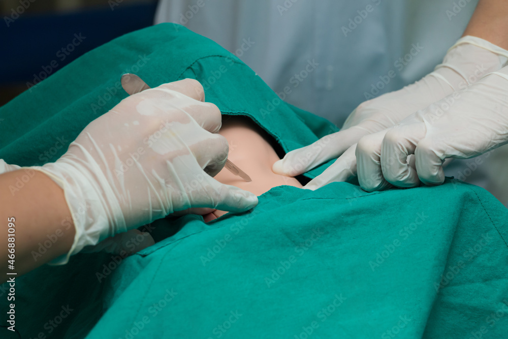 simulation pierced their throat to breathe, pierces the throat and inserts a tube
simulation pierced their throat to breathe, pierces the throat and inserts a tube