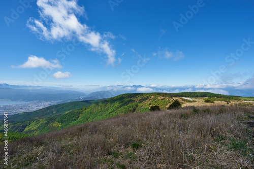 長野県 高ボッチ高原からの諏訪湖と南アルプス 