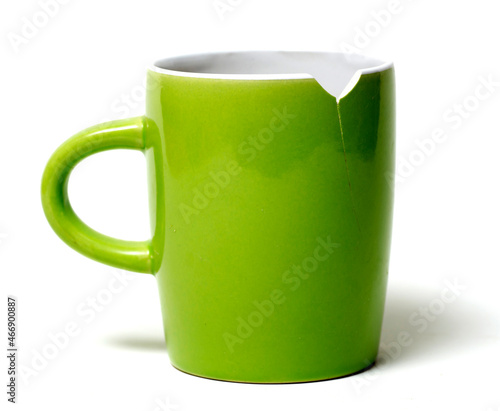 Broken mug with its crack.