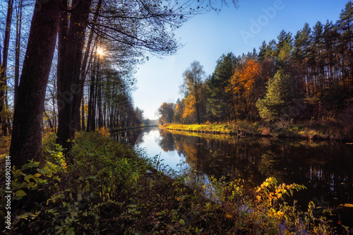 Fototapeta Naklejka Na Ścianę i Meble -  Jesień nad Kanałem Augustowskim, Podlasie, Polska