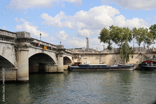 Péniche sur la Seine à Paris