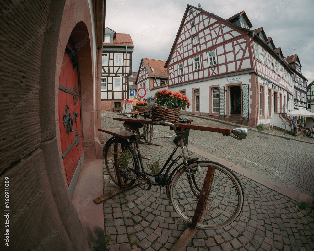 Barbarossastadt Gelnhausen mit Blick auf ein Fachwerkhaus in der Altstadt