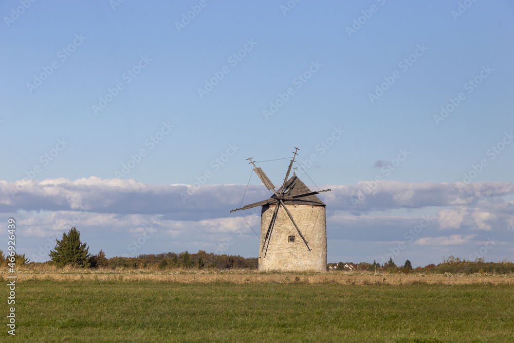  Windmühle im Sonnenuntergang