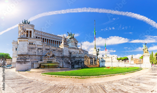 Canvas Print Vittoriano or Altar of the Fatherland, view from Venice Square, Rome, Italy