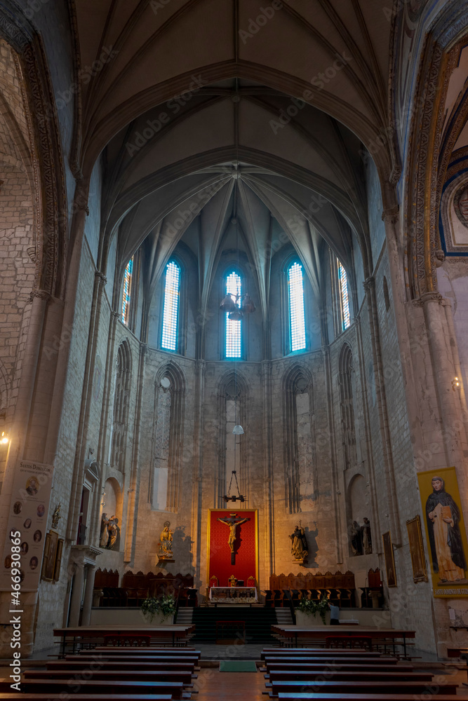 interior de la bonita iglesia conventual de San Pablo en la ciudad de Valladolid, España