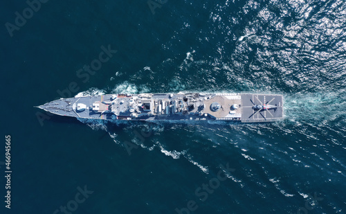 Foto Aerial view of naval ship, battle ship, warship, Military ship resilient and armed with weapon systems, though armament on troop transports