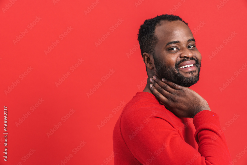 Obraz premium Black bearded man smiling and looking at camera