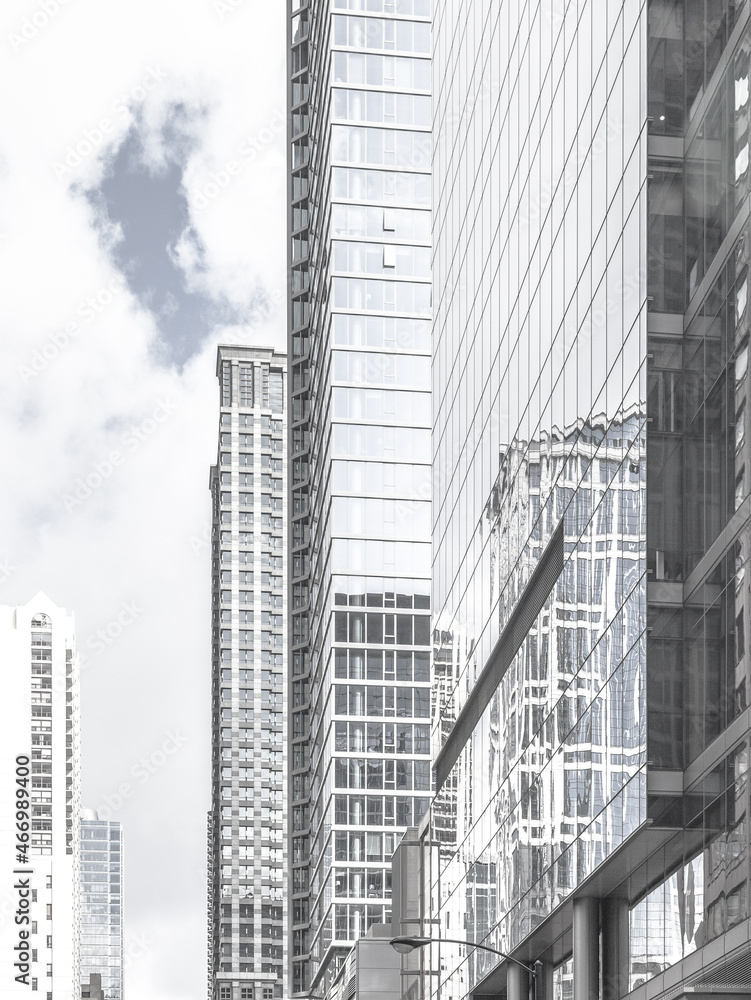 Fototapeta premium Impressive glass-enclosed skyscrapers in the city of Chicago