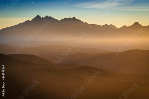 Fototapeta Naklejka Na Ścianę i Meble -  Widok Tatr z Pienin o zachodzie słońca