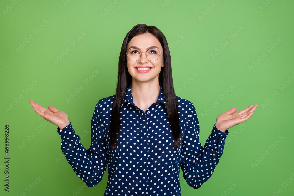 Photo of cool brunette hairdo impressed lady look up wear spectacles dotted shirt isolated on green color background Photo of cool brunette hairdo impressed lady look up wear spectacles dotted shirt isolated on green color background